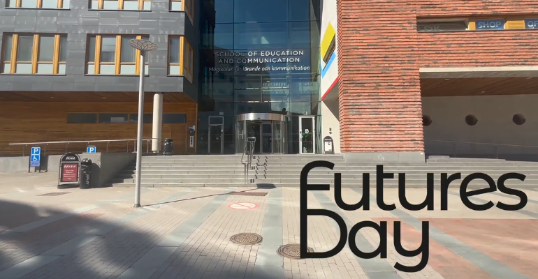 Bild på fasaden av Högskolan för lärande och kommunikation.